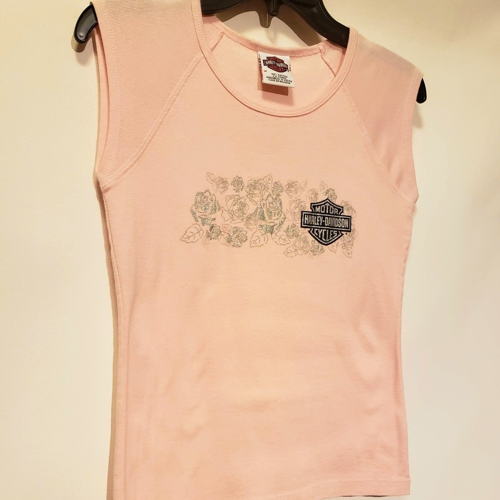 Harley-Davidson pink tank top.